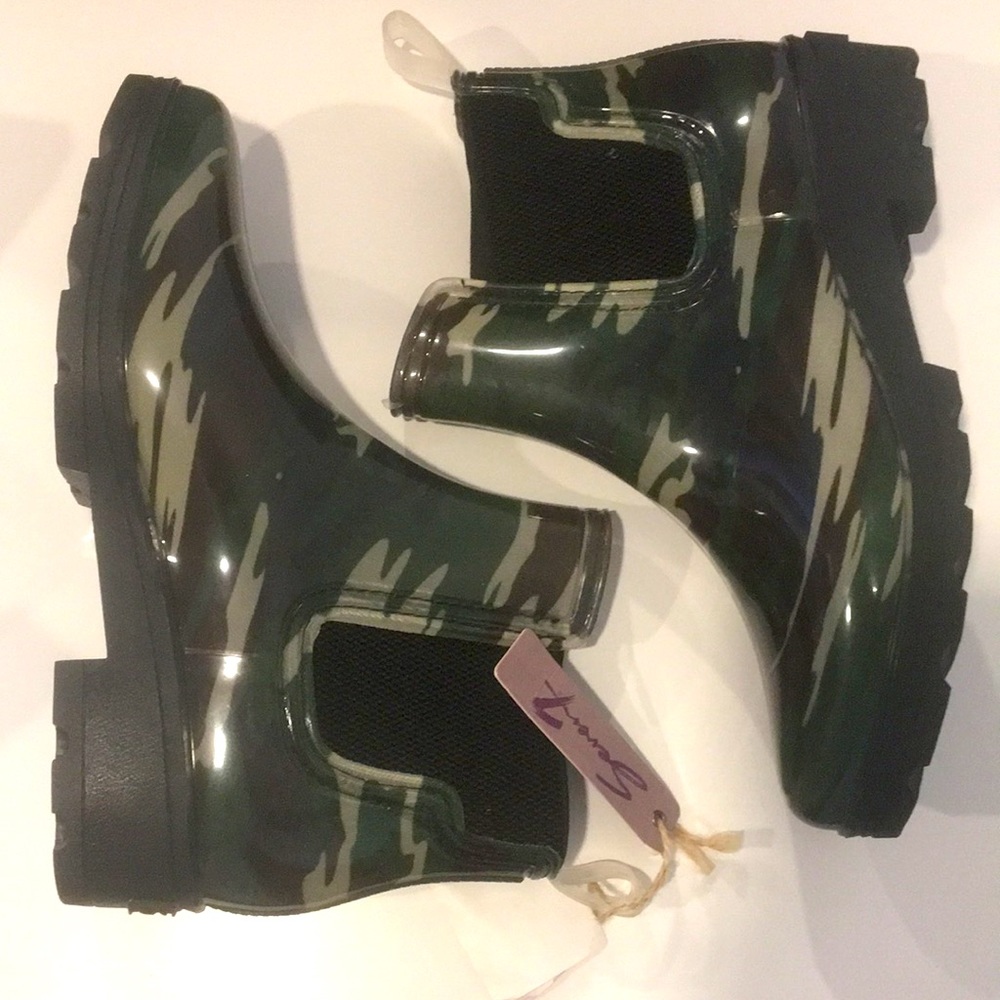 SEVEN7 Women’s Camo Print Ankle Rain Booties Size 11